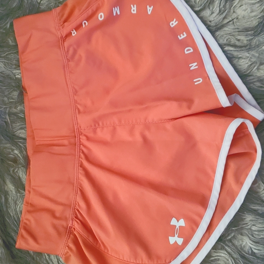 UNDER ARMOUR Shorts